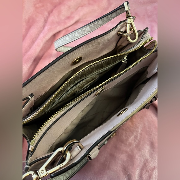 Michael Kors Crossbody Bag - Picture 12 of 12